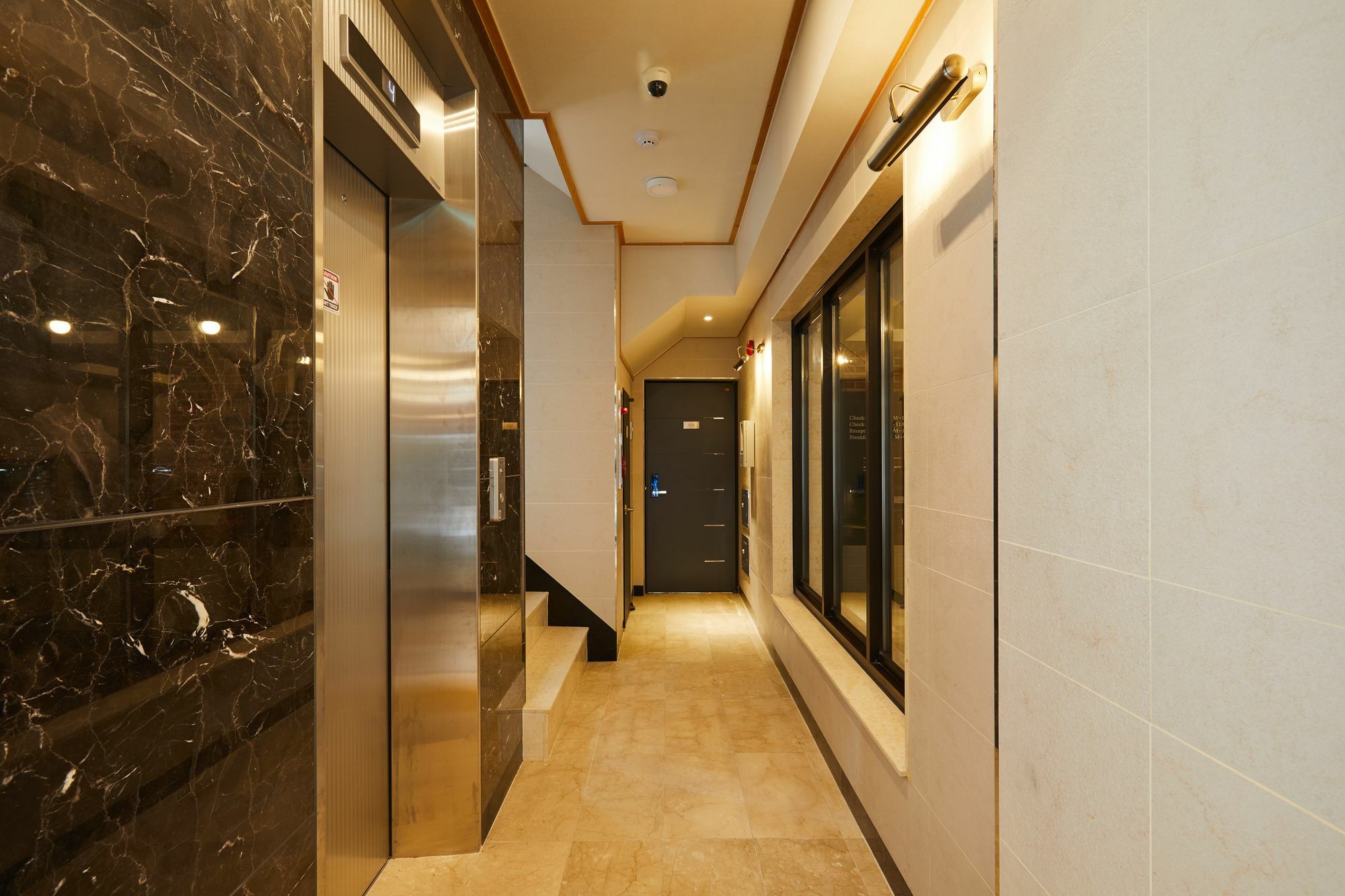 Red Stone Guesthouse 3* Seoul