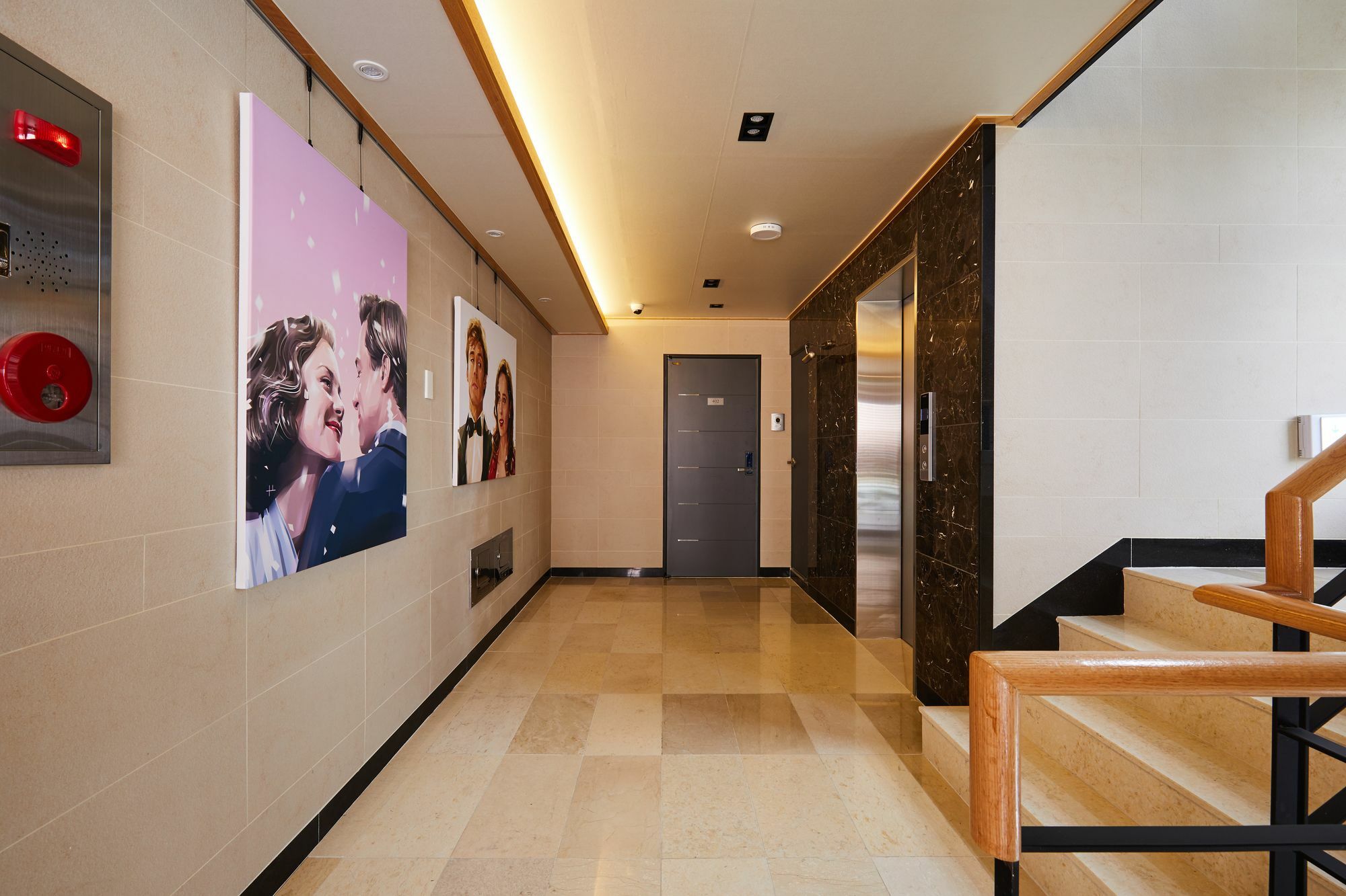Red Stone Guesthouse 3*