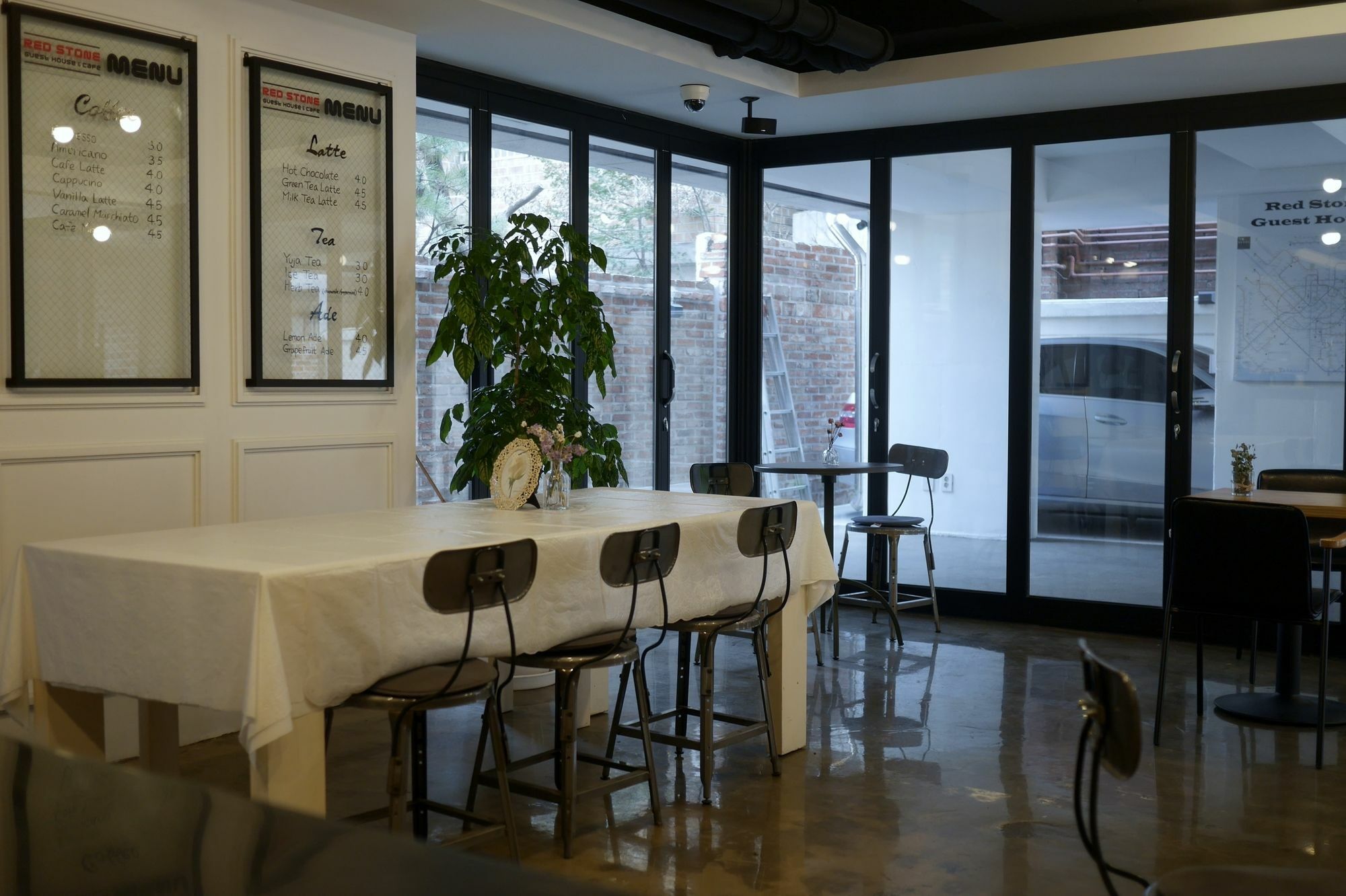 Red Stone Guesthouse 3*